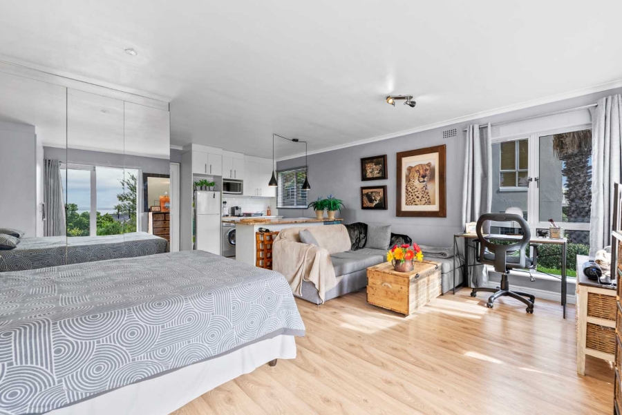 1 Bedroom Property for Sale in Vredehoek Western Cape